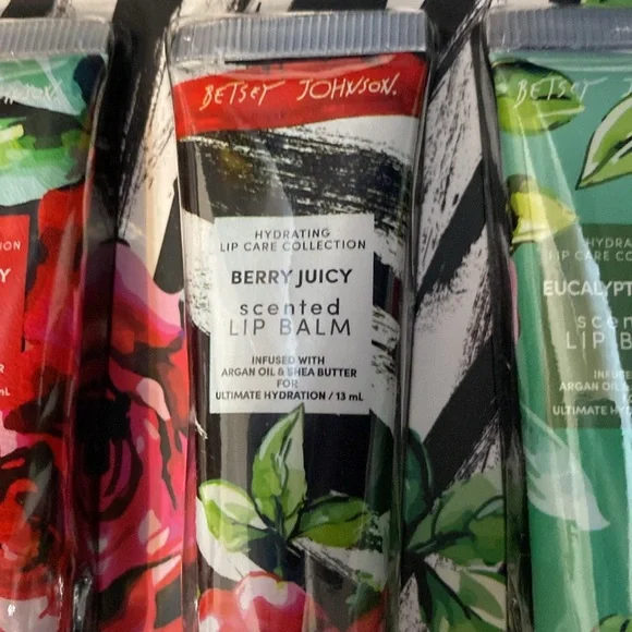 Betsey  Johnson 7 pc  hydrating lip Balms NWT Christmas - Picture 7 of 7